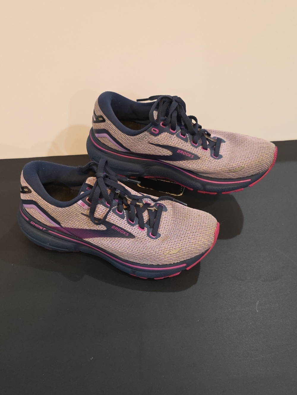 Brooks Ghost 15 Women's Running Sneakers in Navy and Pink Size 7